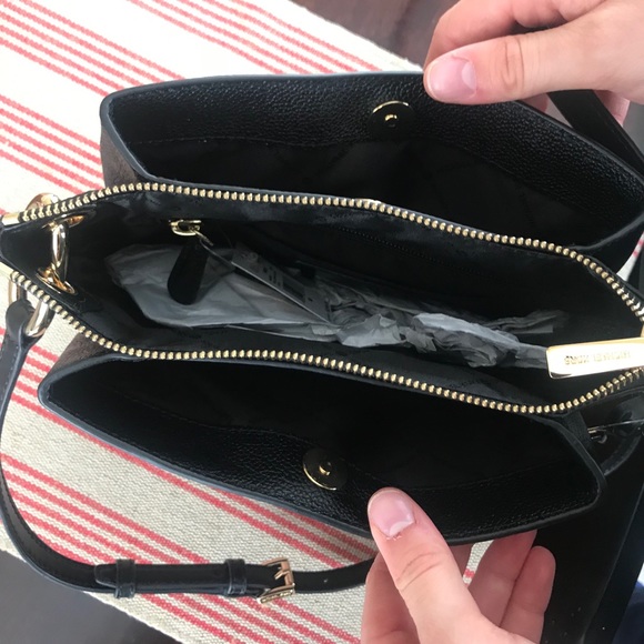 Michael Kors Crossbody - Picture 4 of 4